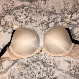 Victoria’s Secret Fabulous Plunge Bra